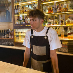 Ποδιά Barista με δέσιμο χιαστί ύφασμα μαύρο με μπεζ κοτλέ τσέπες Tips