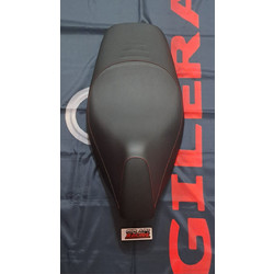 Σέλα (Κάθισμα) Μαύρη Με Κόκκινες Ραφές Για Gilera Runner 50-125-200cc 2008-2016 Μοντέλα Καινούργια Γνήσια