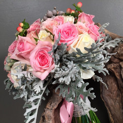 Νυφική Ανθοδέσμη Γάμου Brunia Υπέρικουμ Τριαντάφυλλα Dusty Miller