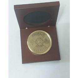 Ξύλινη θήκη με ημερολόγιο 50 ετών