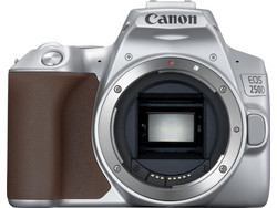 Canon EOS 250D + Kit 18-55mm IS STM