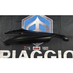 Πλευρό Δεξι Μαύρο Ματ (93/B) Για Piaggio Beverly HPE 300-310-400cc 2021-2025 Μοντέλα Καινούργιο Γνήσιο