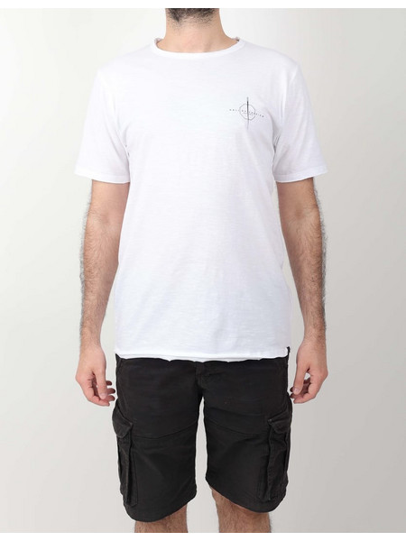KAYAK T-SHIRT ΚΟΝΤΟΜΑΝΙΚΟ ΛΕΥΚΟ ΜΕ ΛΑΙΜΟΚΟΨΗ ΚΑΙ LOGO ΣΤΟ ΣΤΗΘΟΣ ΚΑΝΟΝΙΚΗ ΓΡΑΜΜΗ