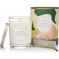 Αρωματικό Κερί Camo Sacred Leaning Lily 369gr Kobo Κερί Σόγιας