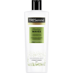 TRESemme Flawless Waves ενυδατικό μαλακτικό για σπαστά και σγουρά μαλλιά 400 ml