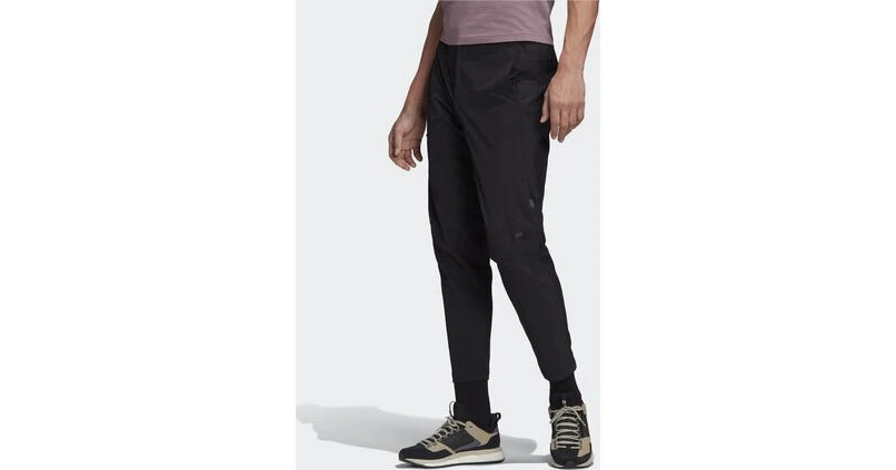 Adidas climb to city sales pants