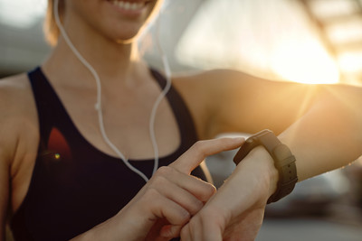 Smartwatch ή fitness tracker; Ποιο να επιλέξεις και γιατί