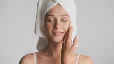 Skincare mistakes: Τα λάθη που αφυδατώνουν το δέρμα σου