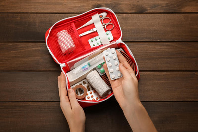 First Aid Kit: Τι πρέπει να έχει το φαρμακείο των διακοπών σου