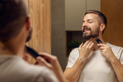 Ανδρικό summer grooming: Μηχανές και προϊόντα περιποίησης για το απόλυτο καλοκαιρινό look