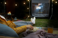 Summer Nights at Home: Πώς θα στήσεις το απόλυτο entertainment στο μπαλκόνι ή τον κήπο σου Summer Nights at Home: Πώς θα στήσεις το απόλυτο entertainment στο μπαλκόνι ή τον κήπο σου