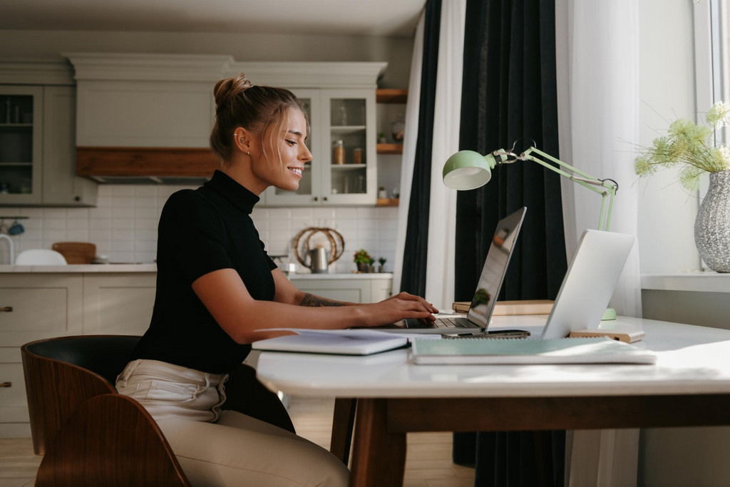 Home office glow-up: Τα 7+1 must-have προϊόντα που θα «απογειώσουν» την παραγωγικότητά σου! Home office glow-up: Τα 7+1 must-have προϊόντα που θα «απογειώσουν» την παραγωγικότητά σου!