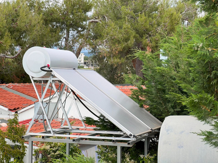 Αλλαγή ή συντήρηση ηλιακού θερμοσίφωνα το φθινόπωρο: Τι να προσέξεις πριν πιάσουν τα πρώτα κρύα
