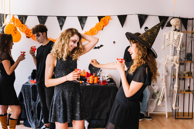 Halloween: Στολές, διακόσμηση και ιδέες για ένα ατμοσφαιρικό party στο σπίτι